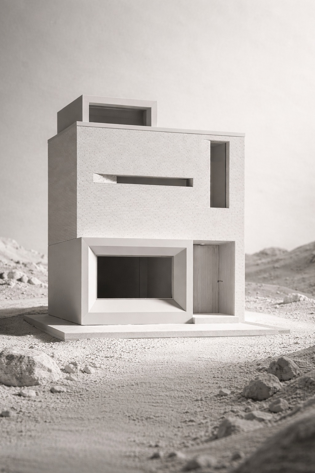 Casa Bruno, el umbral de madera dorada del acceso